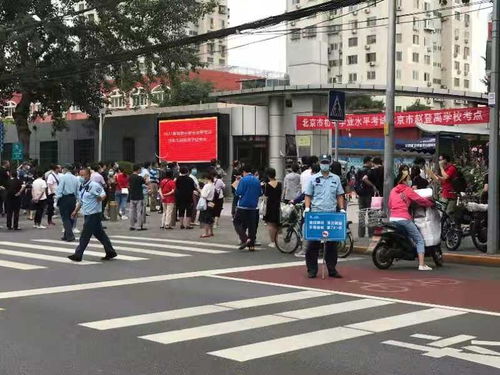 科技賦能城市管理 1100余個(gè)路側(cè)車(chē)位助力中考停車(chē)，智慧軟件精準(zhǔn)服務(wù)